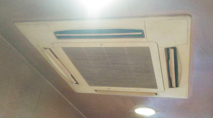 エアコンクリーニング 業務用エアコン 天井吊りエアコン